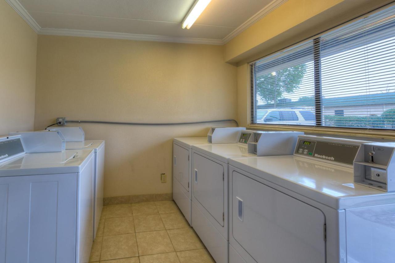 Red Roof Inn Memphis East מראה חיצוני תמונה